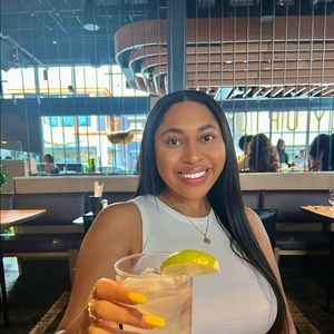 Meet your Posher, Alexxus